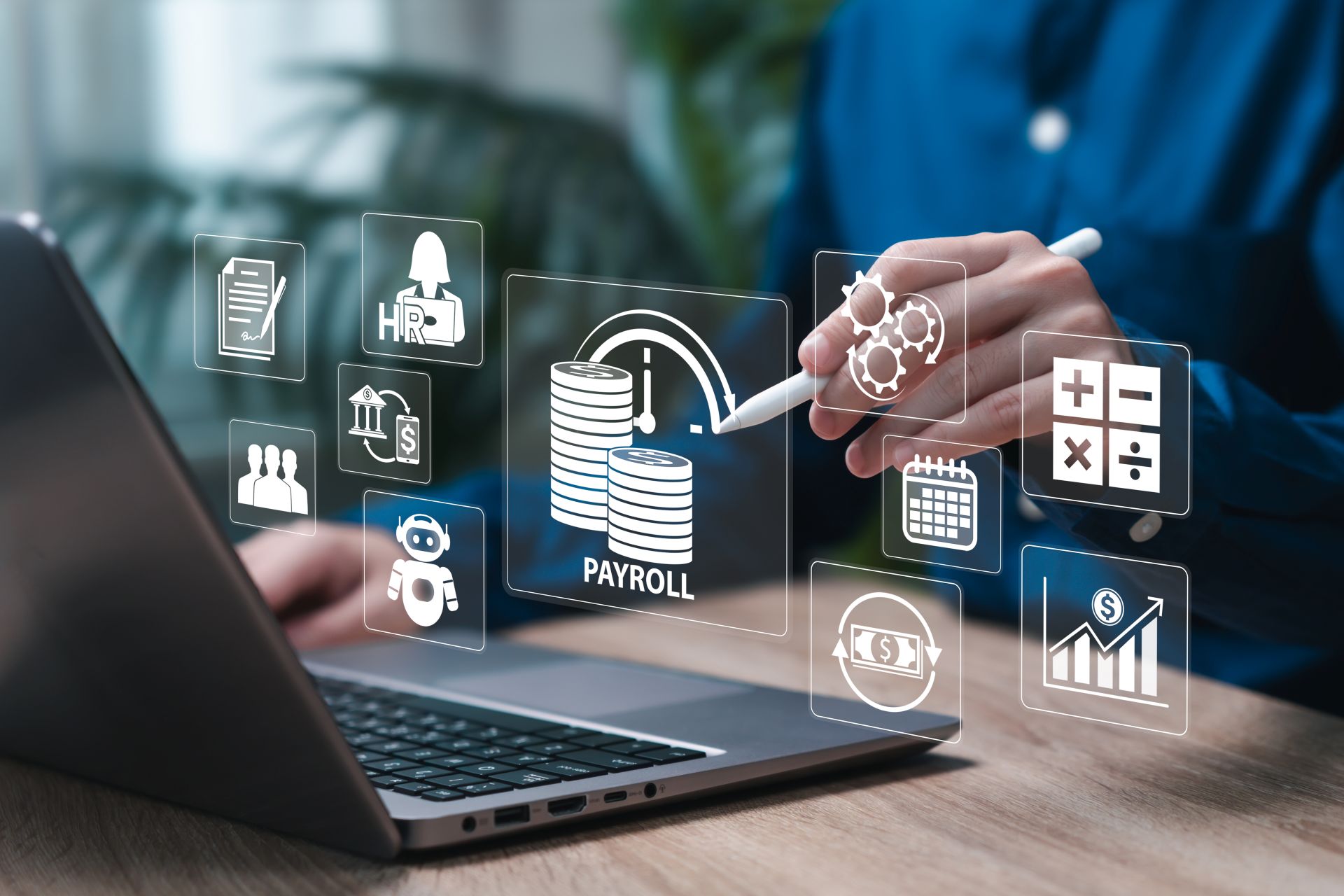 Person nutzt Laptop mit digitalen Payroll Symbolen wie Geld, Kalender und Automatisierung, Symbol fuer moderne digitale Lohnabrechnung in einem Lohnbuero